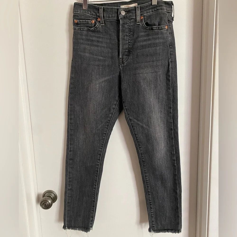 Levi's Women's Black Wedgie Skinny Jeans - Picture 2 of 5